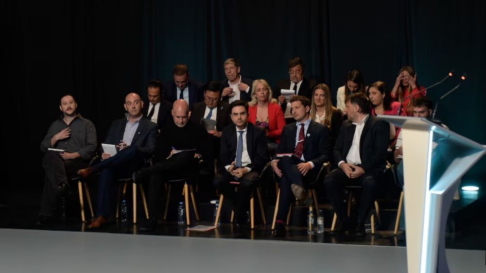Tres horas de un debate entre 17 candidatos porteos con ms chicanas que propuestas