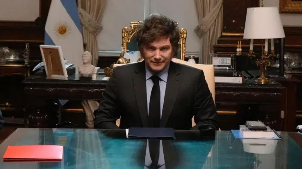 La imagen de Javier Milei volvi a caer en abril pero lidera el ranking entre los polticos argentinos
