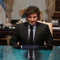 La imagen de Javier Milei volvi a caer en abril pero lidera el ranking entre los polticos argentinos