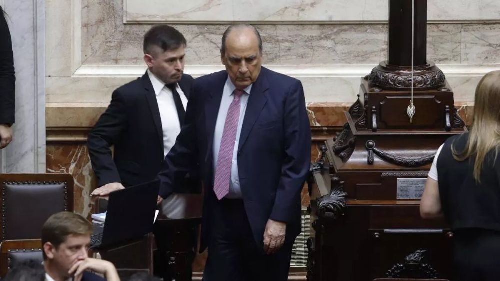 Preguntas sin respuestas, nerviosismo y gritos: Francos titube en su defensa de los Milei por el caso $LIBRA