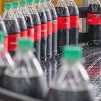 Socios de Coca Cola en Argentina anunciaron una nueva lnea de produccin de envases