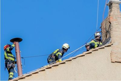Instalan la chimenea por donde saldr la 