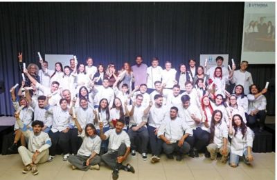 Egresaron ms de 200 alumnos de la Escuela de Hotelera y Gastronoma de UTHGRA