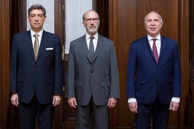 Tres jueces, dos pginas web y una guerra de vanidades