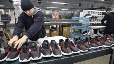 La fbrica de zapatillas Kioshi corre peligro por la apertura de importanciones y fuerte cada del consumo