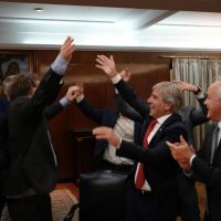 Presin en las reservas antes de las elecciones: las empresas tienen que pagar deuda por u$s 800 millones