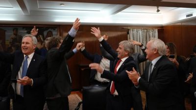 Presin en las reservas antes de las elecciones: las empresas tienen que pagar deuda por u$s 800 millones