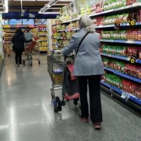 Con la desinflacin como prioridad mxima, Caputo reuni a los supermercados