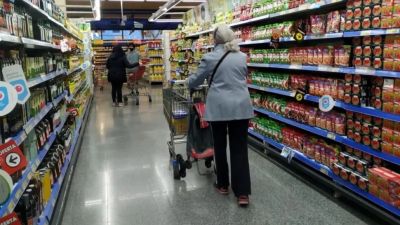 Con la desinflacin como prioridad mxima, Caputo reuni a los supermercados