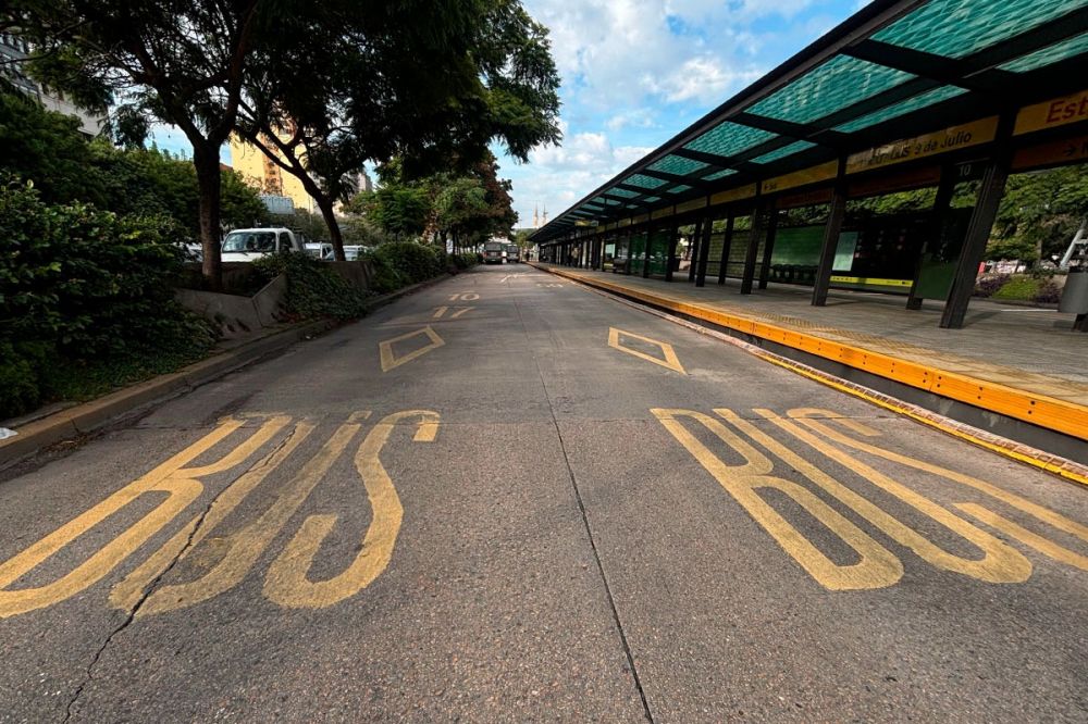 El paro de la UTA tuvo un fuerte acatamiento y, a la vez, desat una rebelin contra Roberto Fernndez