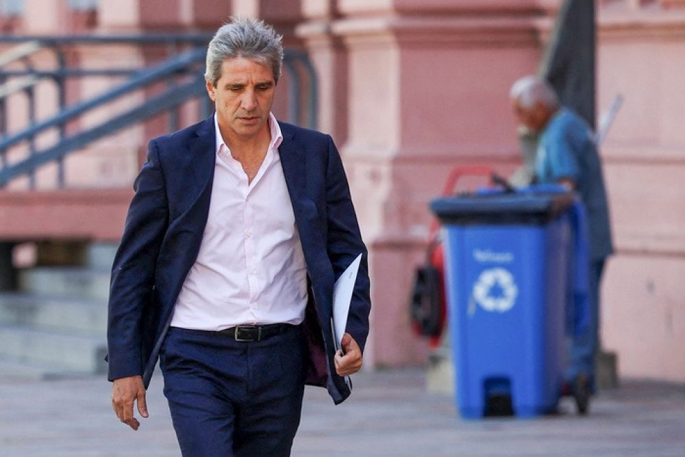 Caputo, a dos manos, pisa precios y salarios