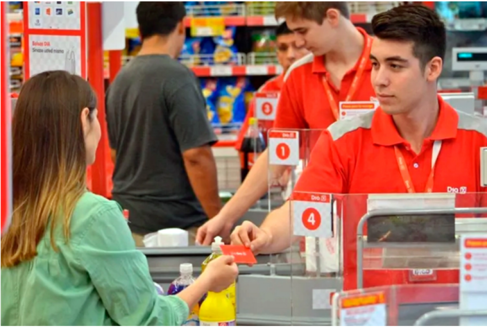 Caputo aprieta el cepo paritario y deja sin aumento salarial a 120 mil trabajadores de cadenas de supermercados