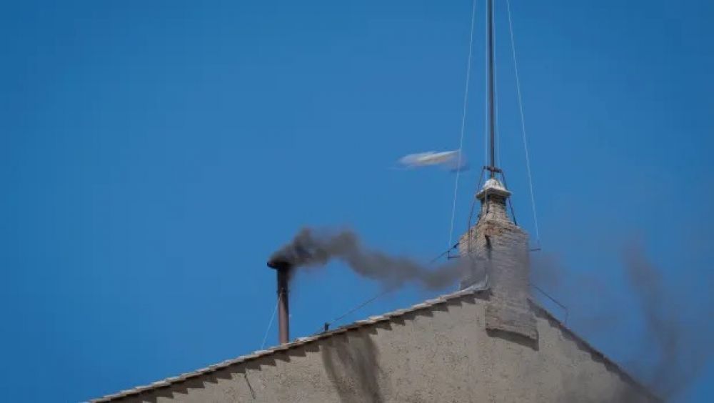 Otra fumata negra tras la segunda votacin de este jueves