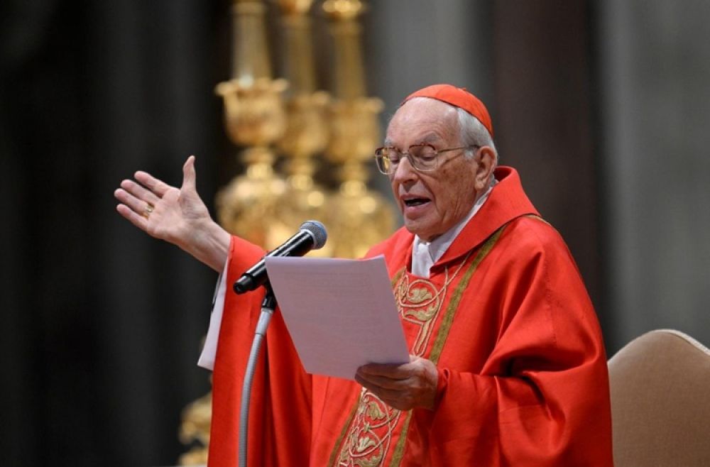 Card. Re: Oremos por un Papa que la Iglesia y la humanidad necesitan