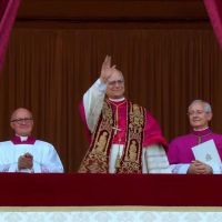 El Cardenal Robert Prevost es elegido Papa y adopta el nombre de Len XIV