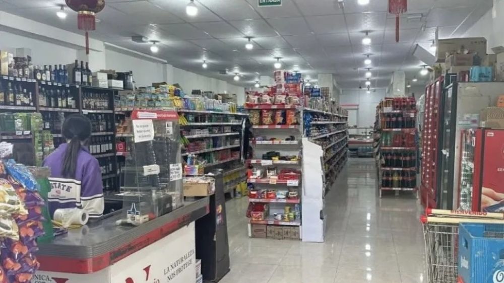 Ante la cada en las ventas, los supermercados chinos quieren abrir un centro mayorista para poder bajar precios