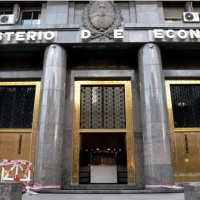 El Tesoro nacional sale a renovar $8 billones a la espera del resultado de la inflacin de abril
