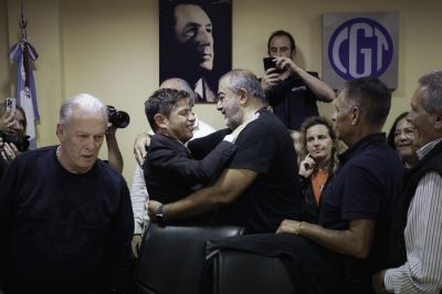 Un poco con los salarios y otro poco con Kicillof