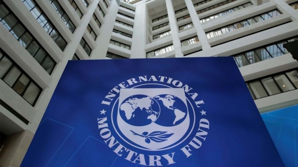 El Gobierno tiene solo un mes para conseguir USD4.000 M y cumplirle al FMI
