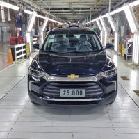 Por cada de exportaciones a Brasil, GM agrega suspensiones en su planta de Santa Fe