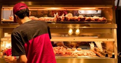 Detectaron adolescentes empleados en un local de comida rápida e investigan si se trata de trabajo infantil