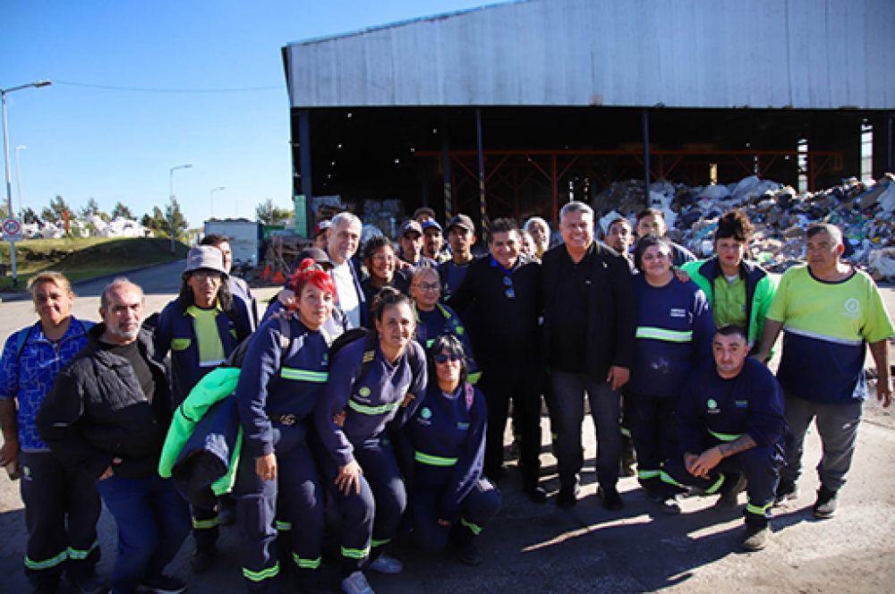 Ferraresi y Tapia inauguraron el nuevo edificio del Vivero Municipal en el EcoPunto de Sarand