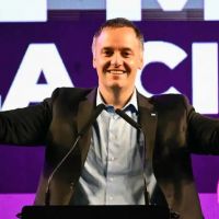 Militantes pagos, tensin entre organizaciones y el respaldo absoluto de Nacin: cmo fue el cierre de campaa de Adorni
