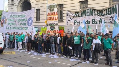 Crece la rebelión contra el techo a las paritarias: en Alimentación también amenazan con parar
