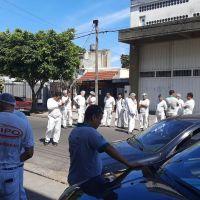 Paro total en la fbrica de caramelos Lipo: Trabajadores denuncian sueldos impagos y vaciamiento