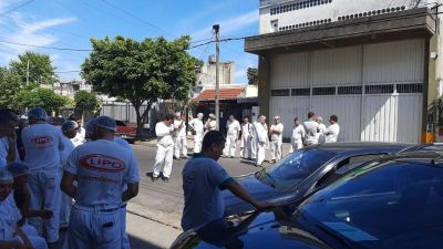 Paro total en la fábrica de caramelos Lipo: Trabajadores denuncian sueldos impagos y vaciamiento