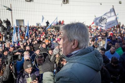Abel Furlán: «Las tensiones en el mundo tienen que ver con quién se queda con el trabajo calificado, los países lo están protegiendo y la Argentina va a contramano»