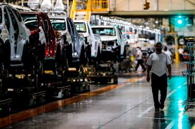 Tras el freno en marzo por la incertidumbre cambiaria, el nivel de actividad retom el ritmo con la Fase 3″ del plan econmico