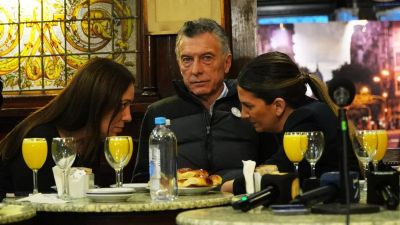 El macrismo en el precipicio y el kirchnerismo en la banquina