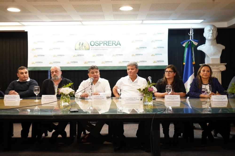 Escala la guerra por el gremio de los peones rurales: Petroni le baj el contrat de la ART y lo intim a desalojar, pero Voytenco dice que va a resistir dentro de las instalaciones de la UATRE