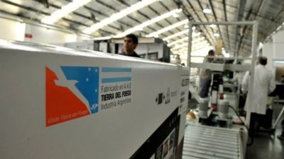 Paro general en Tierra del Fuego en rechazo a la baja de aranceles e impuestos internos a celulares y otros aparatos