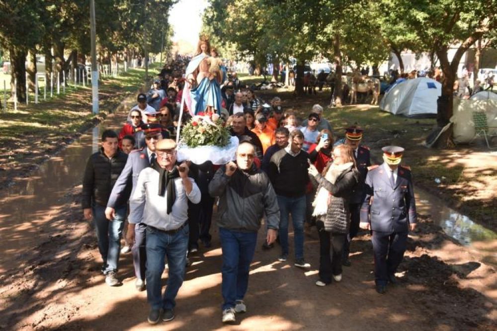 Ms de 75.000 peregrinos honraron a Mara Auxiliadora en Colonia Vignaud