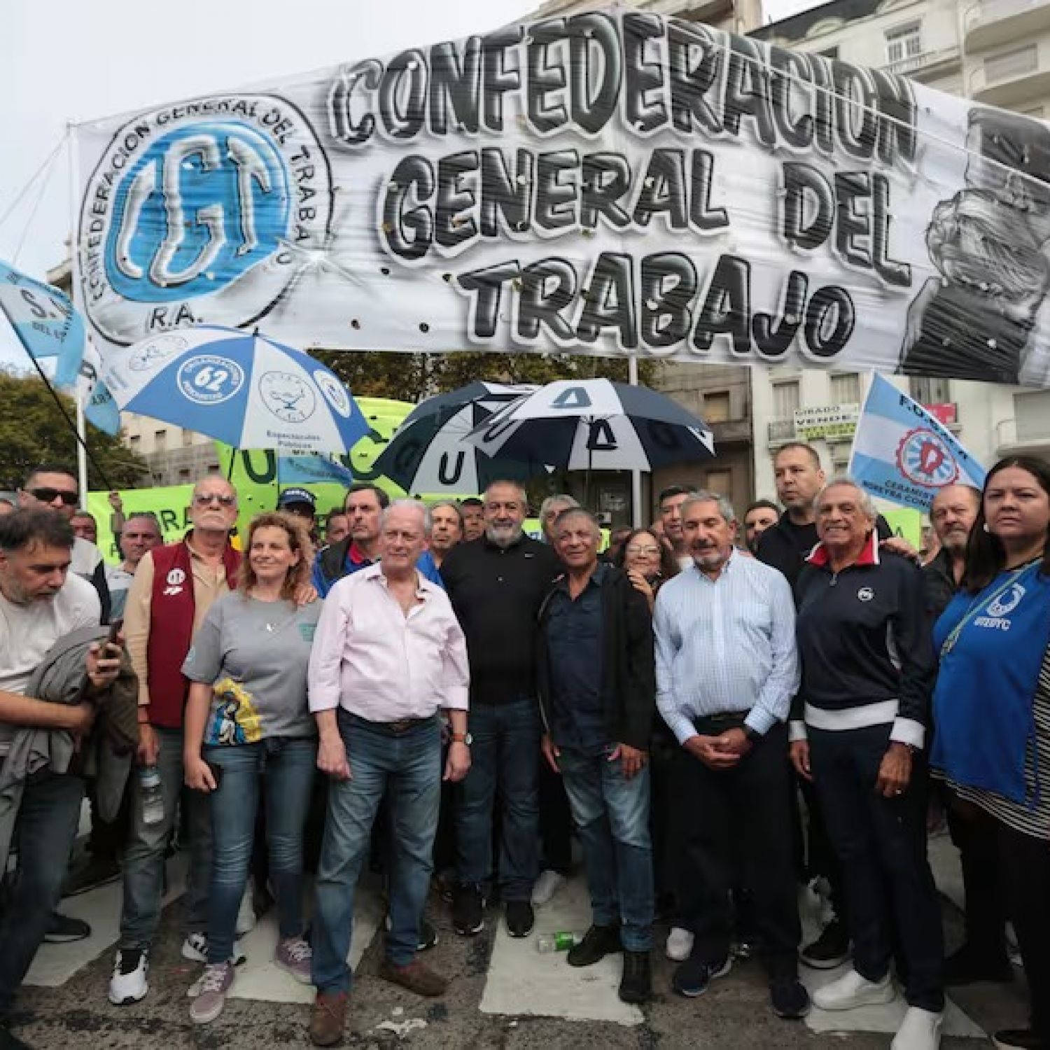 La CGT irá a la Justicia para intentar frenar el decreto de Milei que ...
