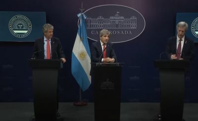 Dólares en el colchón: el Gobierno anunció la reducción de controles a los consumos, ahorros y gastos
