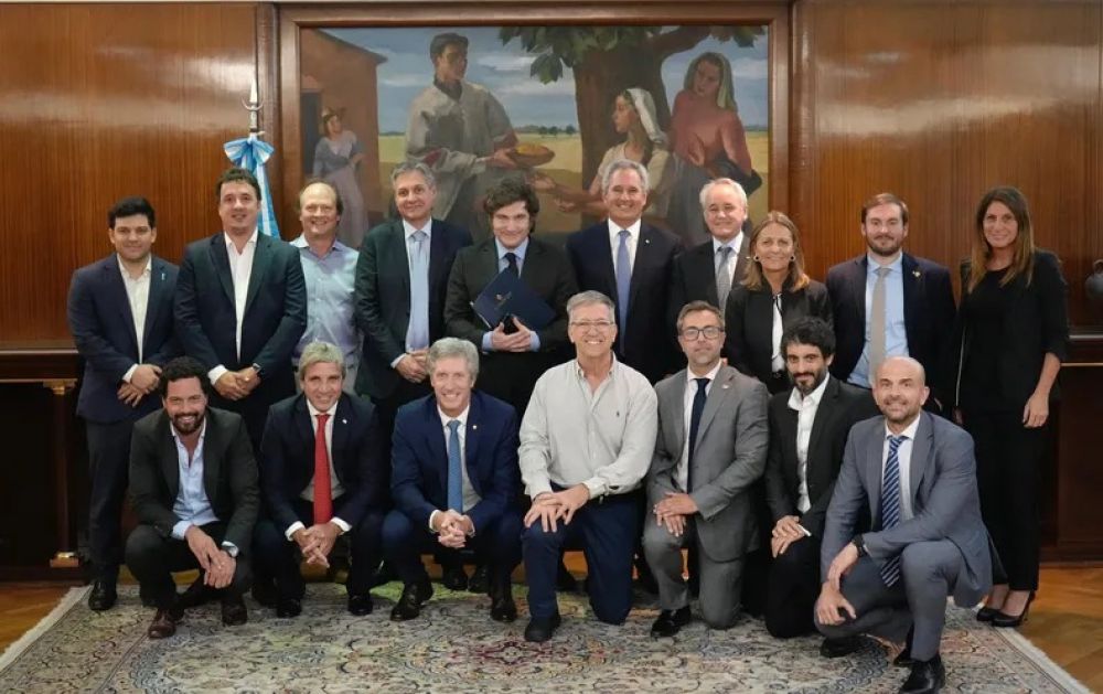 Cuntos dlares tiene el equipo de Toto Caputo abajo del colchn