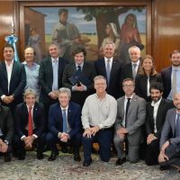 Cuántos dólares tiene el equipo de Toto Caputo abajo del colchón