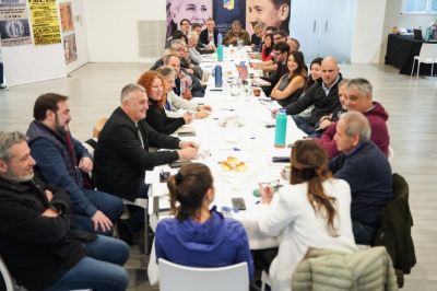El PJ encabezado por Cristina reunió a dirigentes gremiales para rechazar los decretos y avanzar en una agenda laboral proactiva