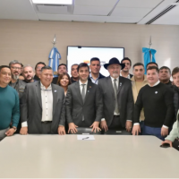 Torres encabezó la firma de un Acuerdo de Competitividad para fortalecer la actividad en la Cuenca del Golfo