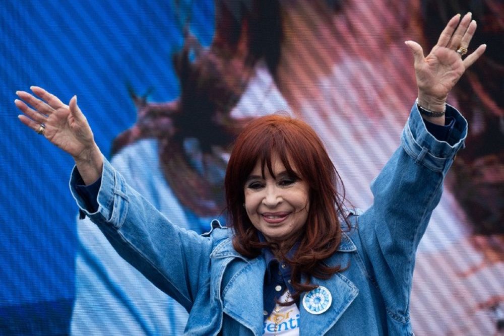 Cristina Kirchner advirti la inminencia de un default y llam a reconstruir el peronismo
