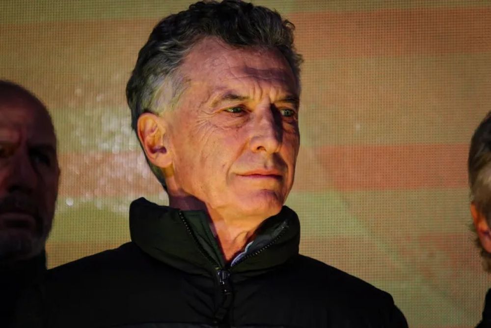 Mauricio Macri baja las armas (hasta que pase la ola violeta)