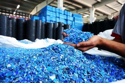 El vaivn de la industria: rebote interanual en abril y cada respecto a marzo