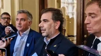 Crece la interna en la UCR: un sector rechaza un frente anti K en la provincia de Buenos Aires con el PRO y Milei