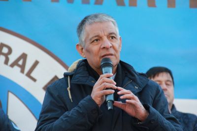 Argüello le advirtió a Milei que «no se puede ir contra la Constitución» y avisó que en caso de que no prospere la paritaria de Camioneros «se tomarán las medidas que sean necesarias»