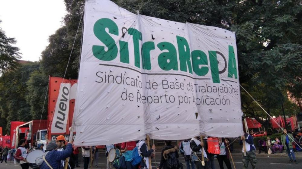 Repartidores por aplicacin movilizan a Trabajo: reclaman reconocimiento sindical tras tres aos de espera