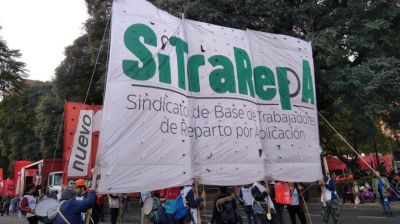 Repartidores por aplicación movilizan a Trabajo: reclaman reconocimiento sindical tras tres años de espera
