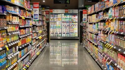 Las dos caras de una misma Argentina: caen las compras en supermercados y se disparan en esparcimiento